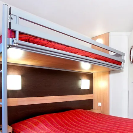 ホテル プレミア クラッセ ダンケルク エスト アルムブー カペル アルル・シュル・テク