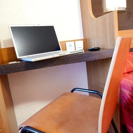 ホテル プレミア クラッセ ダンケルク エスト アルムブー カペル