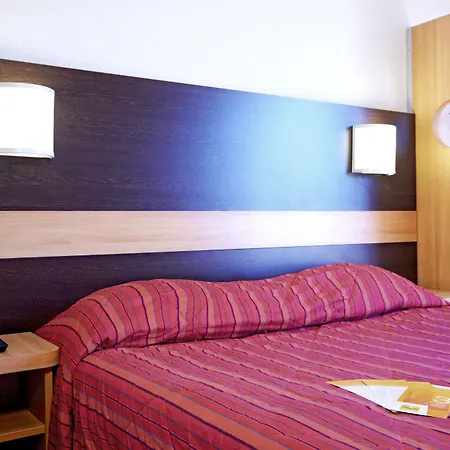 プレミア クラッセ ダンケルク エスト アルムブー カペル アルル・シュル・テク