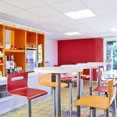 ホテル プレミア クラッセ ダンケルク エスト アルムブー カペル