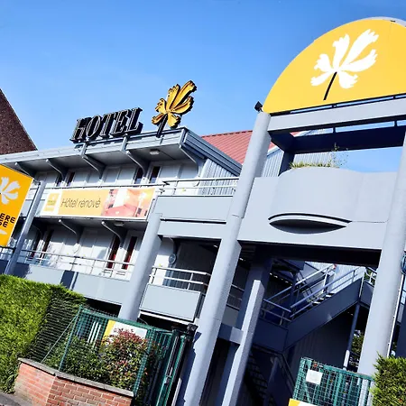 プレミア クラッセ ダンケルク エスト アルムブー カペル ホテル アルル・シュル・テク