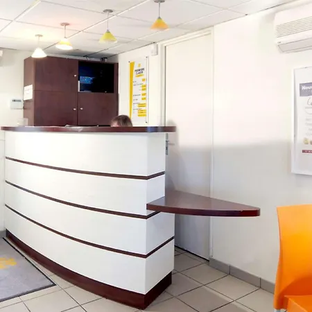 ホテル プレミア クラッセ ダンケルク エスト アルムブー カペル アルル・シュル・テク