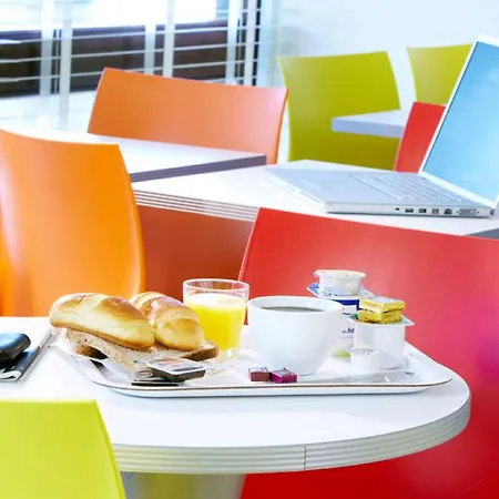 プレミア クラッセ ダンケルク エスト アルムブー カペル 2*