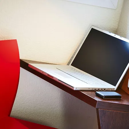 プレミア クラッセ ダンケルク エスト アルムブー カペル ホテル