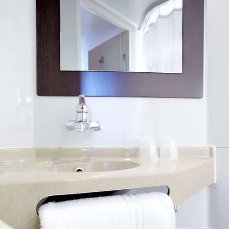 プレミア クラッセ ダンケルク エスト アルムブー カペル ホテル