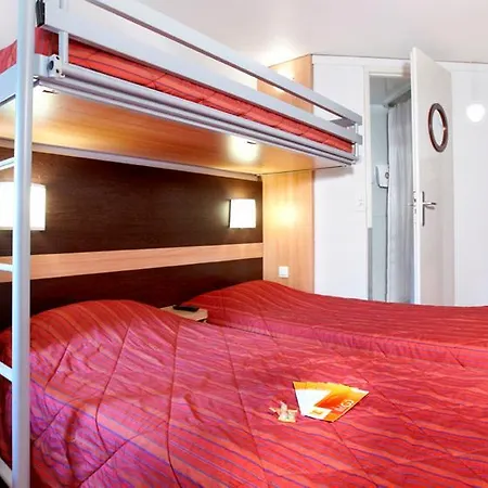 プレミア クラッセ ダンケルク エスト アルムブー カペル ホテル アルル・シュル・テク