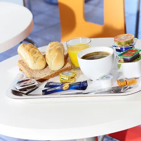 プレミア クラッセ ダンケルク エスト アルムブー カペル ホテル アルル・シュル・テク