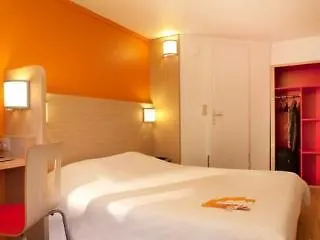 プレミア クラッセ ダンケルク エスト アルムブー カペル 2*