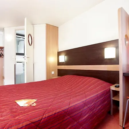 プレミア クラッセ ダンケルク エスト アルムブー カペル 2*